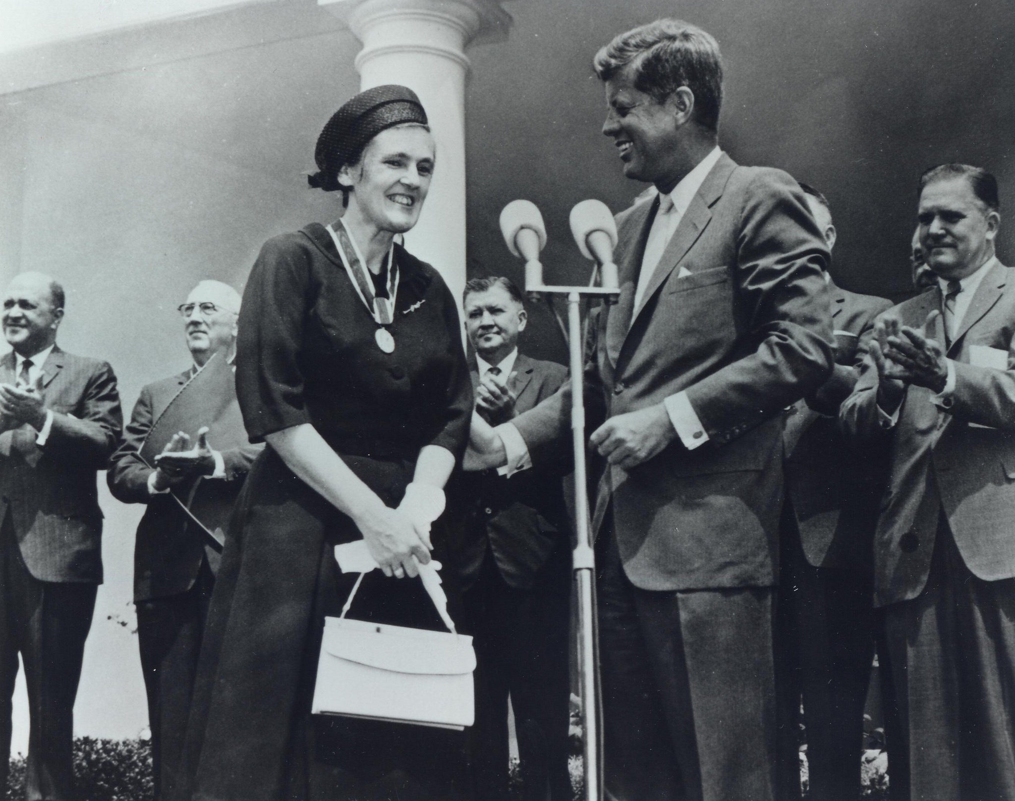 Frances O. Kelsey receives the President's Award for Distinguished Federal Civilian Service from President John F. Kennedy